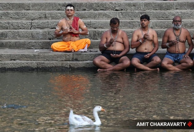 partial solar eclipse, partial solar eclipse 2022, solar eclipse, solar eclipse photos, solar eclipse pictures, solar eclipse in India, pictures of solar eclipse, temples shut during solar eclipse, temples closed during solar eclipse, astrology, indian express news