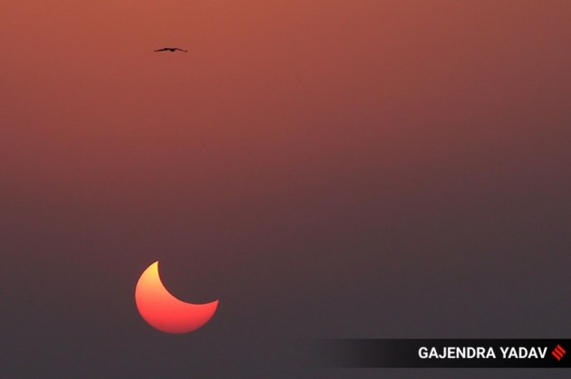 partial solar eclipse, partial solar eclipse 2022, solar eclipse, solar eclipse photos, solar eclipse pictures, solar eclipse in India, pictures of solar eclipse, temples shut during solar eclipse, temples closed during solar eclipse, astrology, indian express news