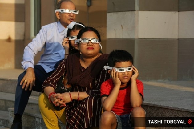 partial solar eclipse, partial solar eclipse 2022, solar eclipse, solar eclipse photos, solar eclipse pictures, solar eclipse in India, pictures of solar eclipse, temples shut during solar eclipse, temples closed during solar eclipse, astrology, indian express news