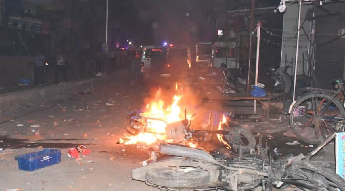 vadodara-communal-clash-over-bursting-firecrackers-on-diwali-more-than-20-people-detained