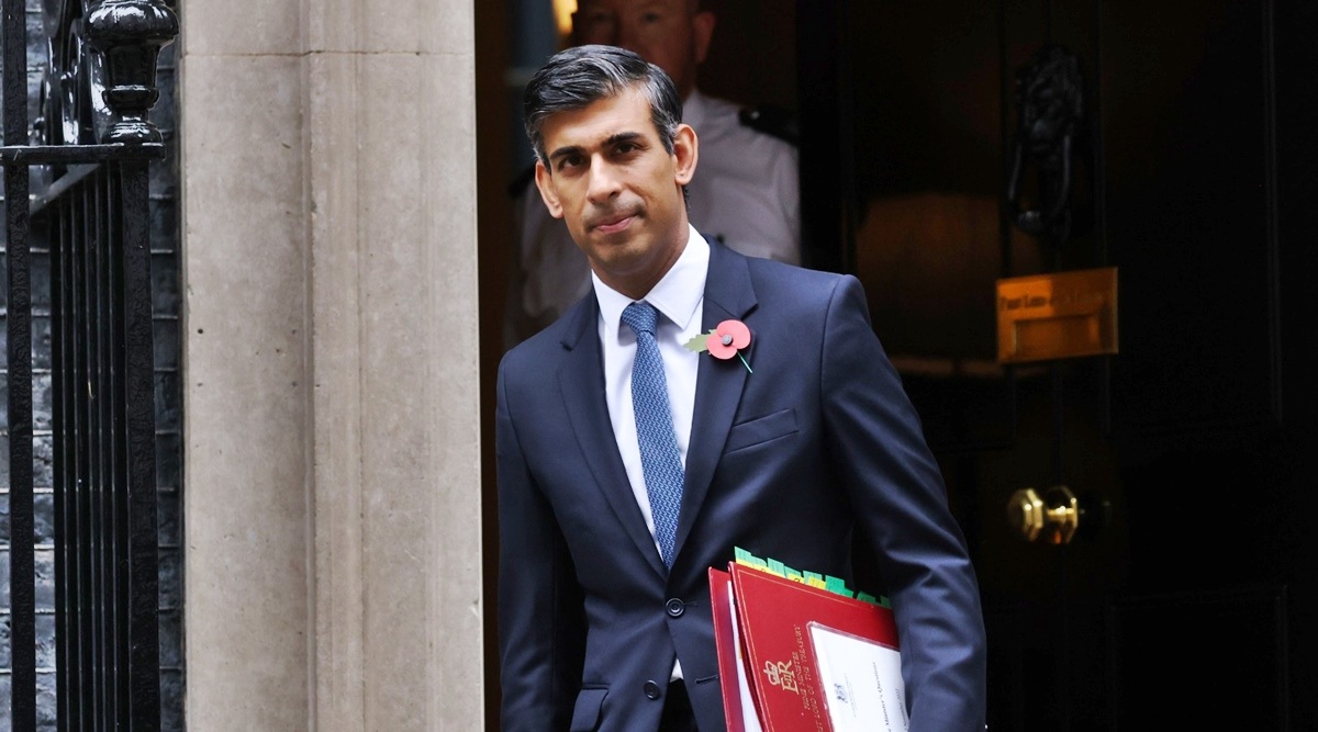 Rishi Sunak, UK prime minster, departs 10 Downing Street to attend a weekly questions and answers session in Parliament in London, UK, on Nov. 2, 2022. (Bloomberg)