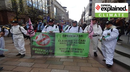 Extinction Rebellion (XR) greenwash march in Glasgow Bristol (UK), 2021. (Wikimedia Commons/Stay Grounded)
