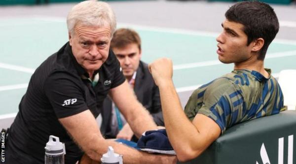 Masters de París: Novak Djokovic, Auger-Aliassime continúan ganando, Alcaraz se retira lesionado