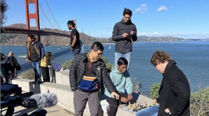 Praggnanandhaa-Carlsen play chess near Bay Bridge in San Francisco, Anish  Giri & Wesley So observe
