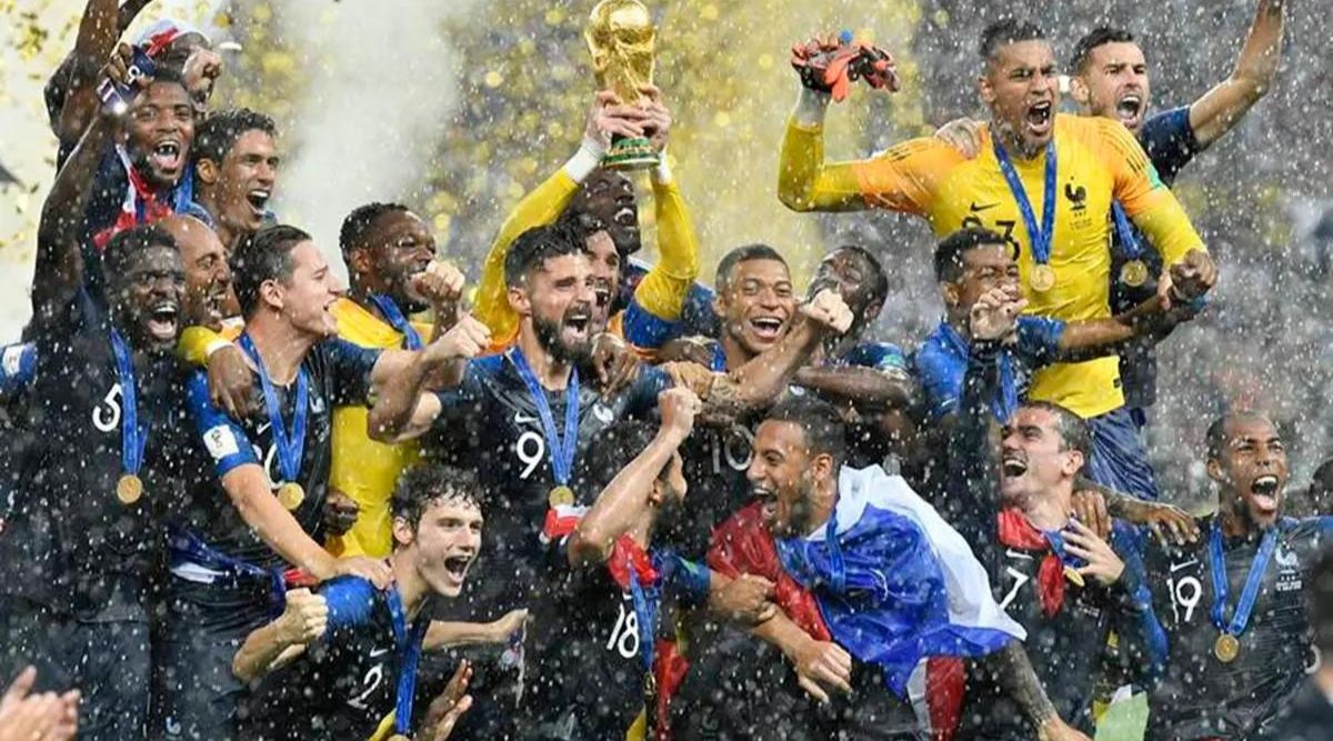 Regardez : Quand l’équipe de France a été évacuée de l’hôtel pendant le Mondial de la FIFA 2018 après qu’Adil Rami ait utilisé un extincteur sur ses coéquipiers