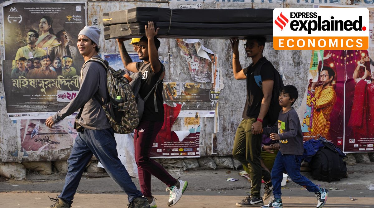 People carry a mattress on their head and walk on a road in Kolkata, Nov. 25, 2022. (AP Photo/Bikas Das)