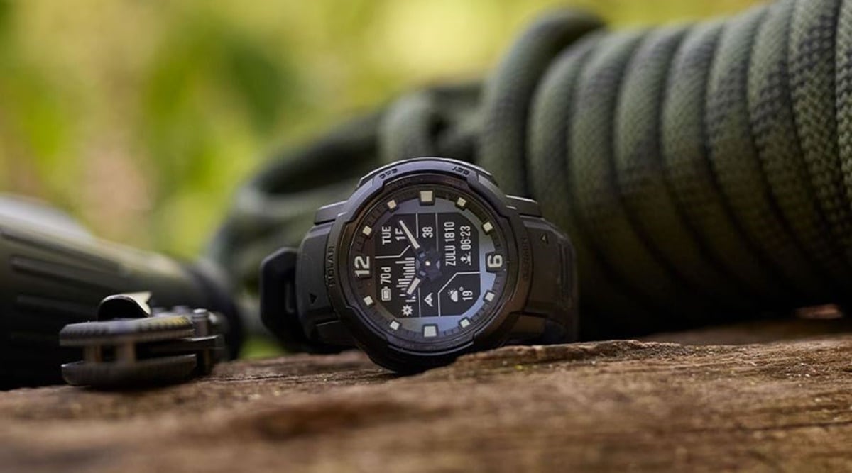 Garmin's latest Instinct Crossover has a whopping 70-day battery