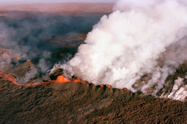 Mauna Loa: World’s largest active volcano in Hawaii erupts for first ...