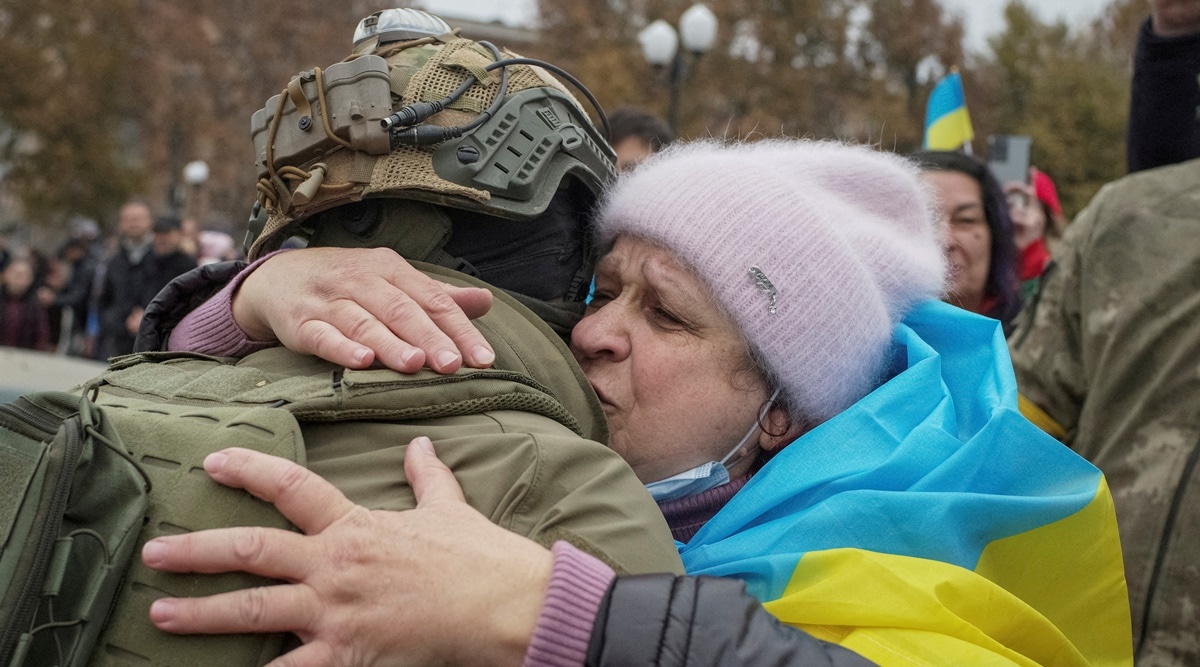 A local resident hugs Ukrainian serviceman as people celebrate after Russia's retreat from Kherson, in central Kherson, Ukraine November 12, 2022.  (REUTERS/File photo)