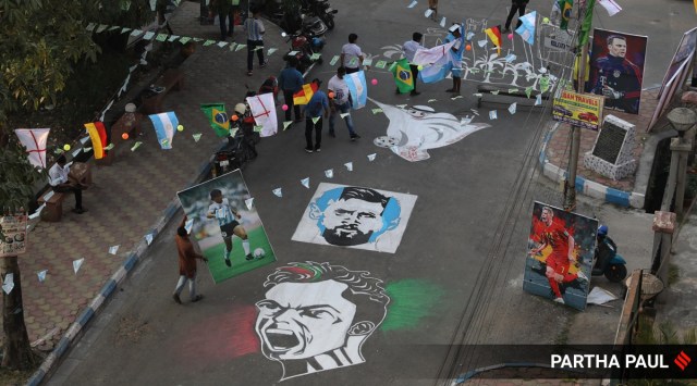 From cut-outs to street art, Kolkata is covered with posters and banners for the FIFA World Cup. (Express Photo by Partha Paul)