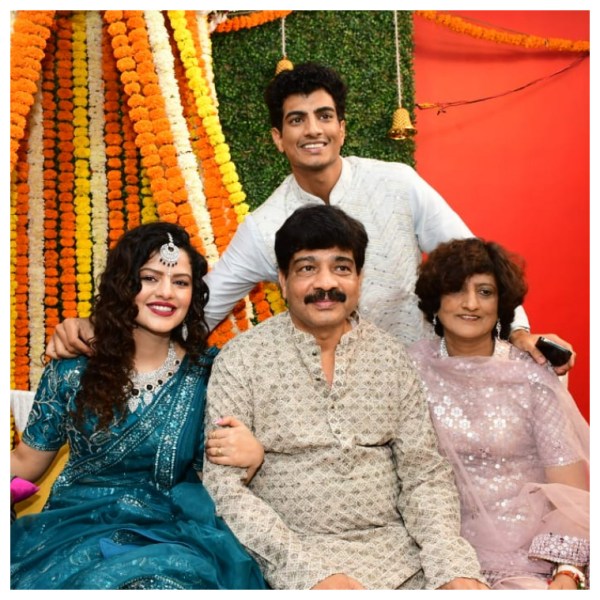 Inside Palak Muchhal’s Mehendi Ceremony See Photos Music News The Indian Express