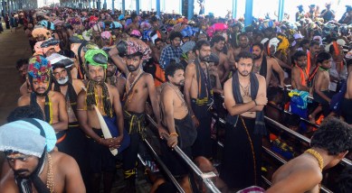 Lord Ayyappa devotees wait to climb the 18th step of Sabarimala, in Pathanamthitta, Wednesday, Nov. 16, 2022. (PTI Photo)