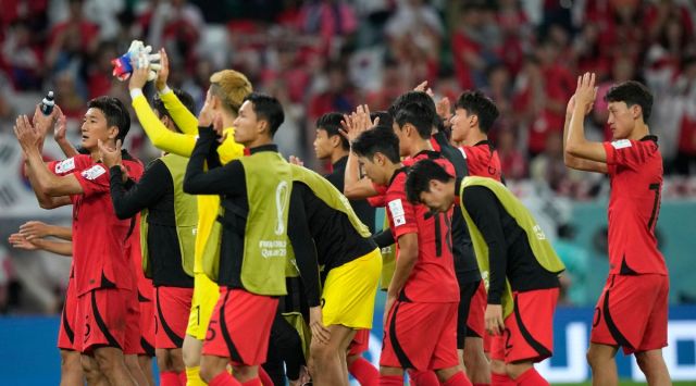 South Korea players acknowledge the applause from the fans at the end of the Match. (AP) 