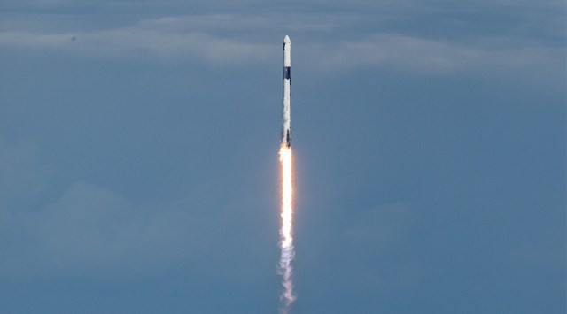 SpaceX launch carries solar arrays and Moon microscope,’ ‘space tomato ...