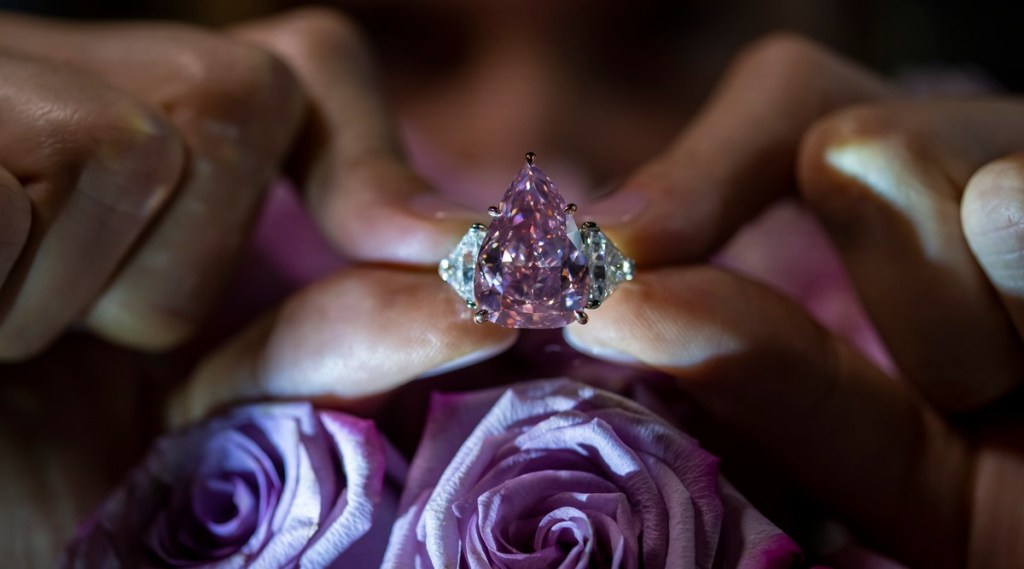 Pink Diamond Source 18-carat pink diamond reaps $28.8 million at Geneva auction | Life ...