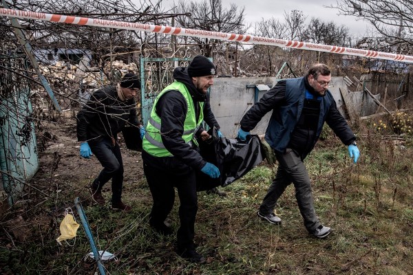 Russian retreat reveals signs of an atrocity in a Ukrainian village ...