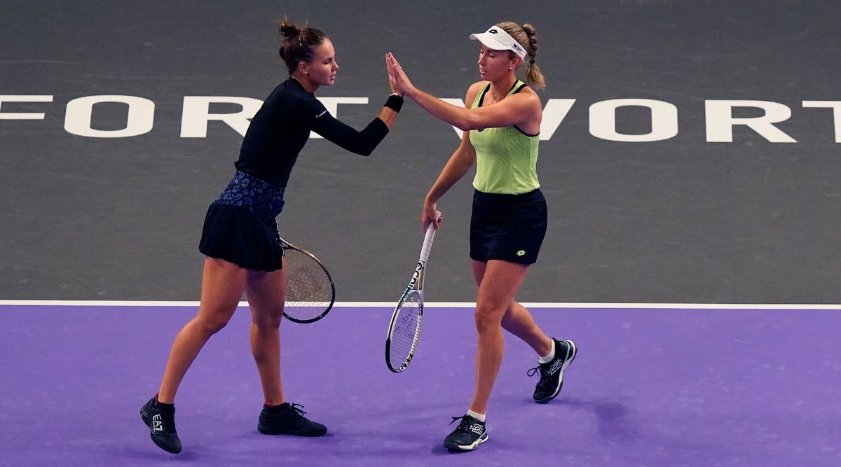 Obhájkyně titulu ve čtyřhře vypadnou v zápase o titul WTA Finals