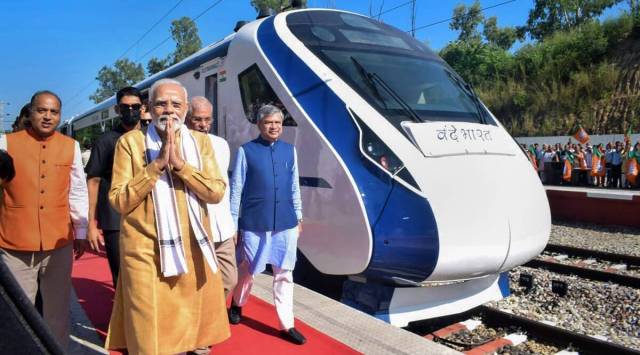 As the train pulls in at 1.18 pm on November 8, a Tuesday, four days to go for voting, one passenger shouts out to another: "Modi di train aa gayi, Modi di train aa gayi (Modi's train has come, Modi's train has come)." Then he adds an afternoon afterthought: "I have to go to Anandpur Sahib, but this is an expensive train." (Express Photo)