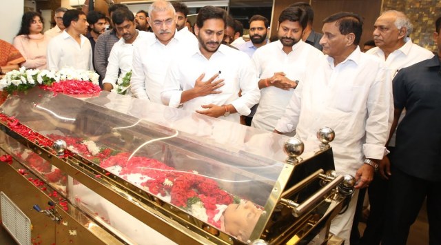 Cm Jagan Visits Hyderabad Pays Tribute To Late Actor Ghattamaneni Krishna Telugu News The 1166