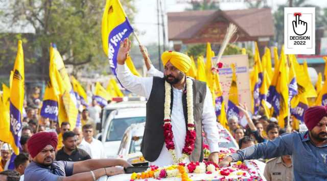 Mann also showed free electricity bills, which he claimed were from 25,000 households in Punjab, to the Limbdi voters. (File)