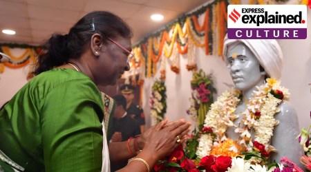 President Droupadi Murmu with the statue of the bust of tribal leader Birsa Munda.