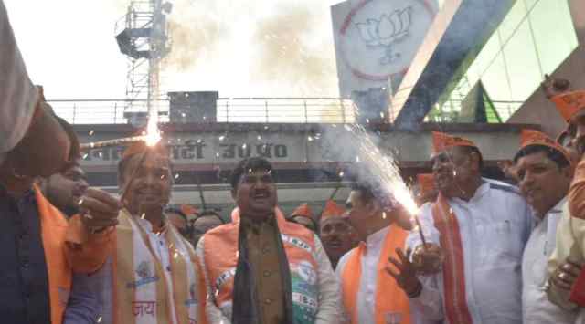 BJP State General Secretary (Organisation) 
Dharampal Singh
congratulated the party office bearers and workers on the victory in the Gola Gokarnath assembly by-election by feeding sweets to the party office bearers and workers.(@BJP4UP/Twitter screen grab)