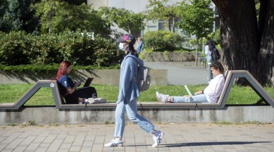 Students walk through the University of British Columbia campus in Vancouver. (Photographer: Taehoon Kim/Bloomberg)