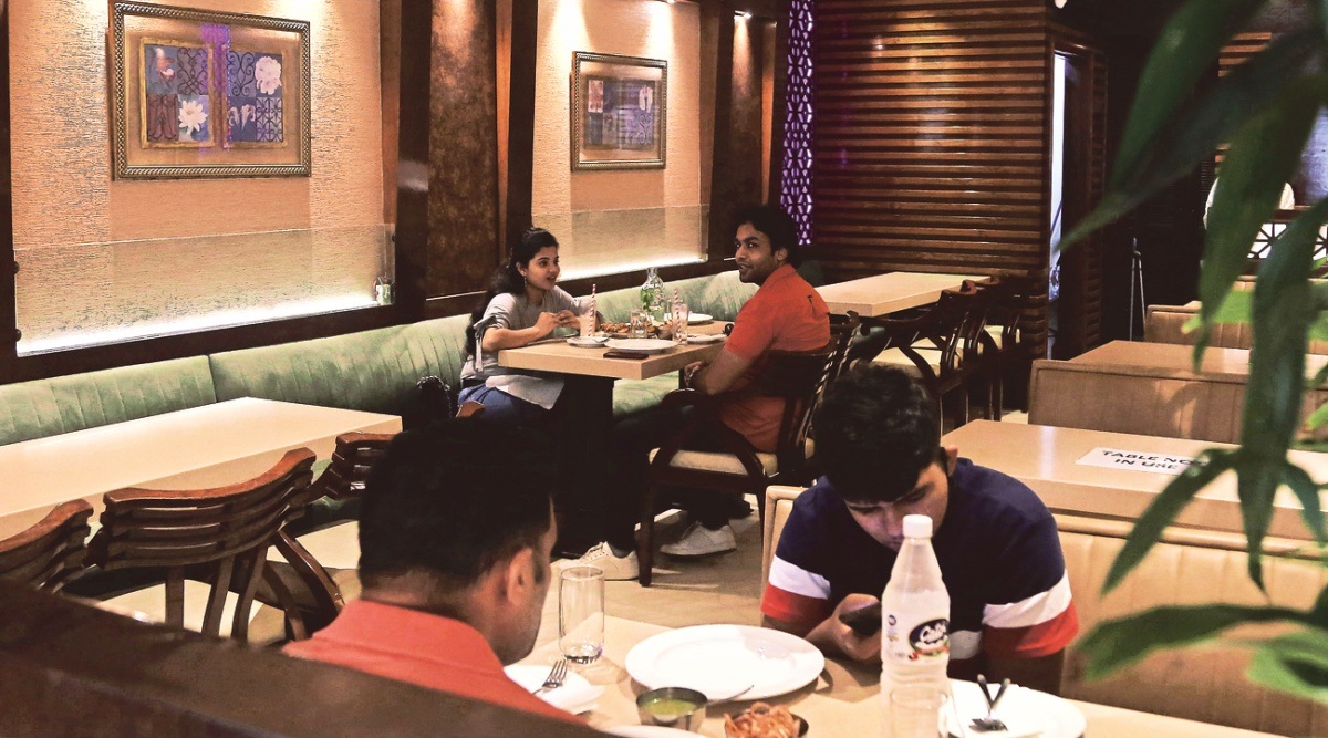 Delhi Police, Delhi Restaurants, Delhi liquor policy, Delhi Restaurants licenses, Delhi news, New Delhi, Indian Express, current affairs