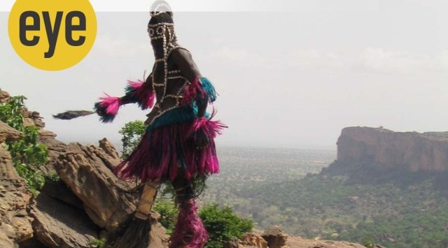 A masked dancer in Mali (Peeyush Sekhsaria)