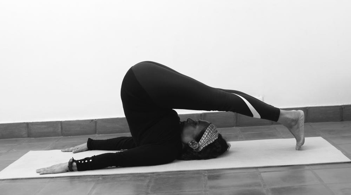 Shilpa Shetty's latest yoga class is on benefits of reverse boat pose |  HealthShots