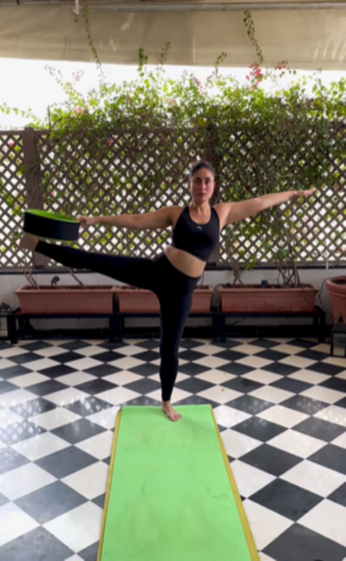 Pouting and always powerful': Kareena Kapoor Khan aces stretches