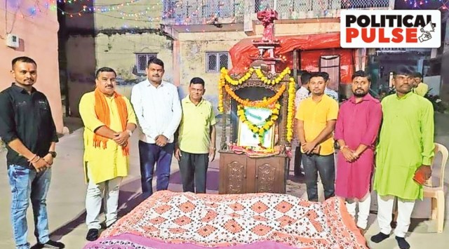 MLA Kesarisinh Solanki (second from left) at Undhela.