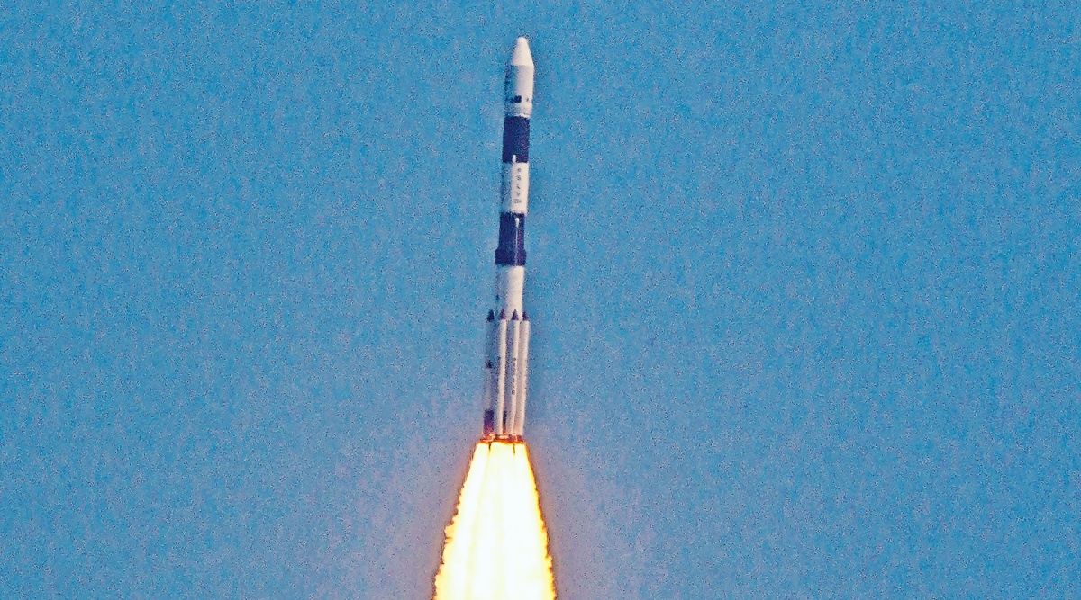 Indian rocket launches 7 satellites to orbit (video)