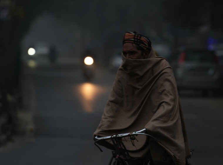 North India Shivers As Temp Plunges; Cold Wave To Grip Parts Of Delhi ...