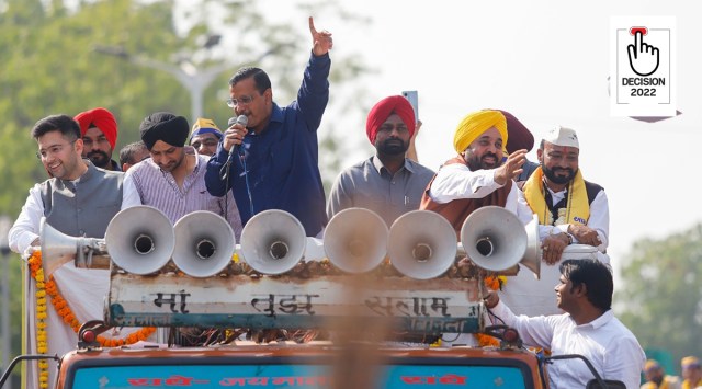 “BJP jaye che, AAP aaye che,” Kejriwal with Harbhajan on Thursday. (Express photo by Chitral Khambhati)