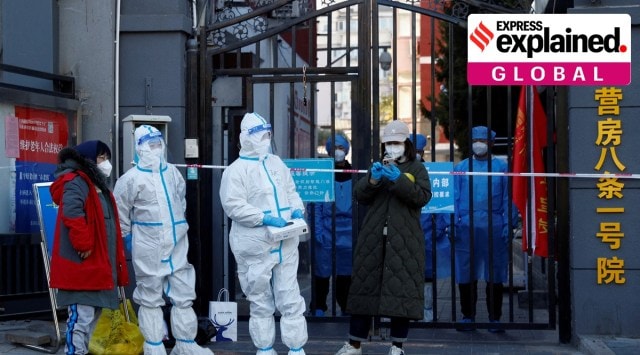 Security personnel in protective suits stand at the gate of a residential compound that is under COVID-19 lockdown in Beijing, October 22, 2022. (Reuters Photo)