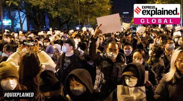 People hold white sheets of paper in protest of coronavirus disease (COVID-19) restrictions, after a vigil for the victims of a fire in Urumqi, as outbreaks of the coronavirus disease continue in Beijing, China, November 27, 2022. (Reuters Photo)