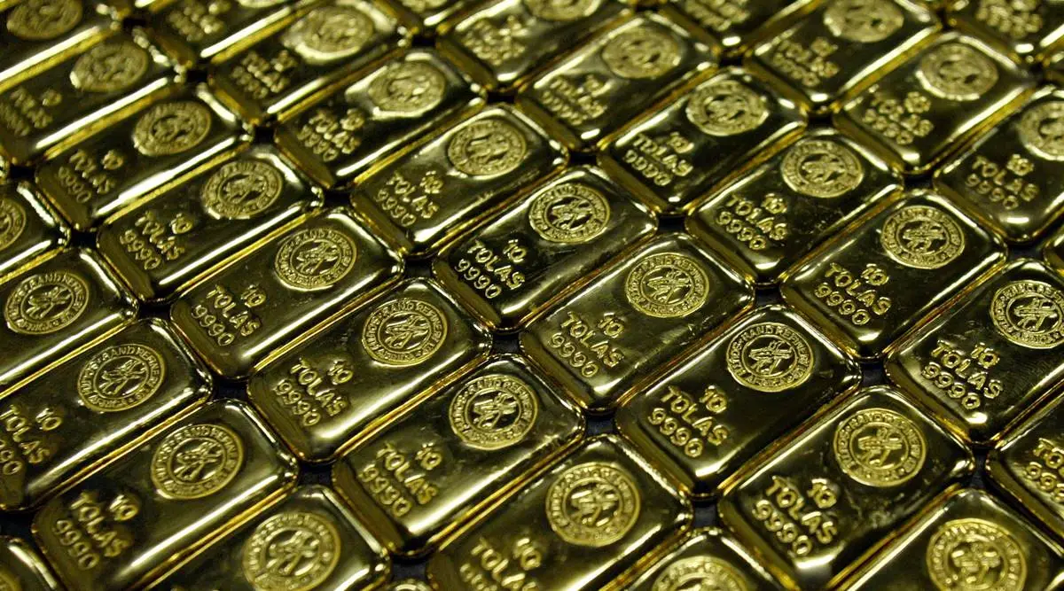 Gold and silver prices rise in the spot market;  futures range-bound