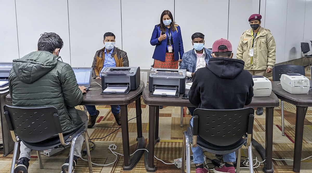政府は、中国、日本、韓国、香港、タイからの旅行者に RT-PCR 検査を義務付けています。