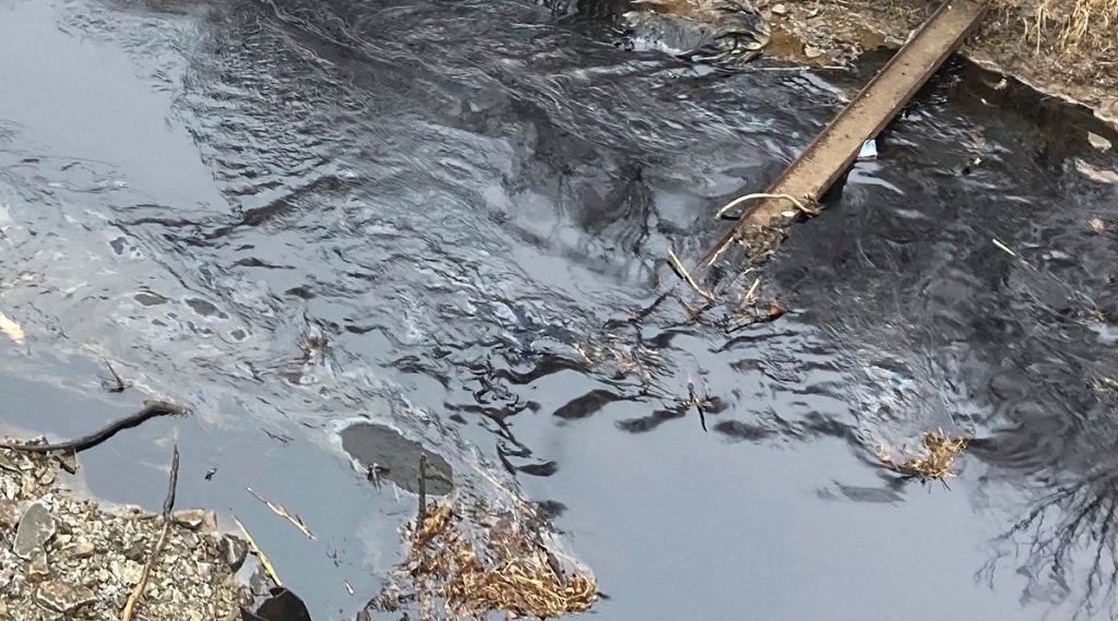 Keystone pipeline shut after 14,000-barrel oil spill in Kansas | World ...