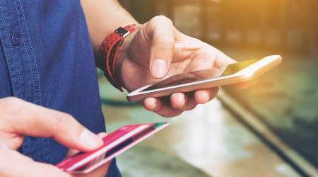 How to smartly manage your finances on the go