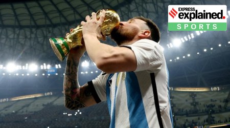 Messi kisses the World Cup