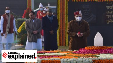 PM Modi (right) paying flloral tributes to Vajpayee.