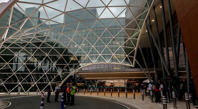 Security guards stand in front of the Albert Einstein Hospital where former soccer player Pele has been hospitalized since Nov. 29, in Sao Paulo, Brazil, Tuesday, Dec. 27, 2022. (AP Photo/Marcelo Chello)
