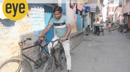 Ram Nandan Paswan, textile worker, Gujarat (Credit: Hanif Malek)