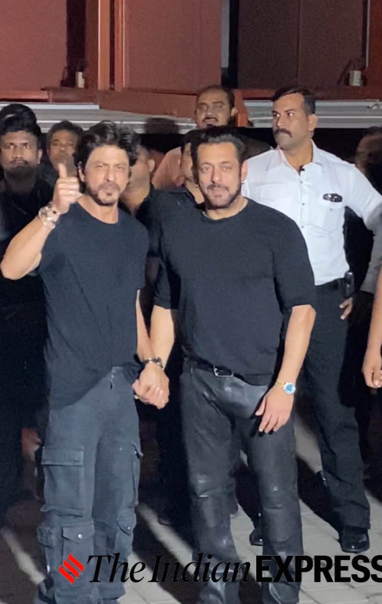 Shah Rukh Khan Hugs Salman Khan At Birthday Bash; Kartik Aaryan, Tabu ...