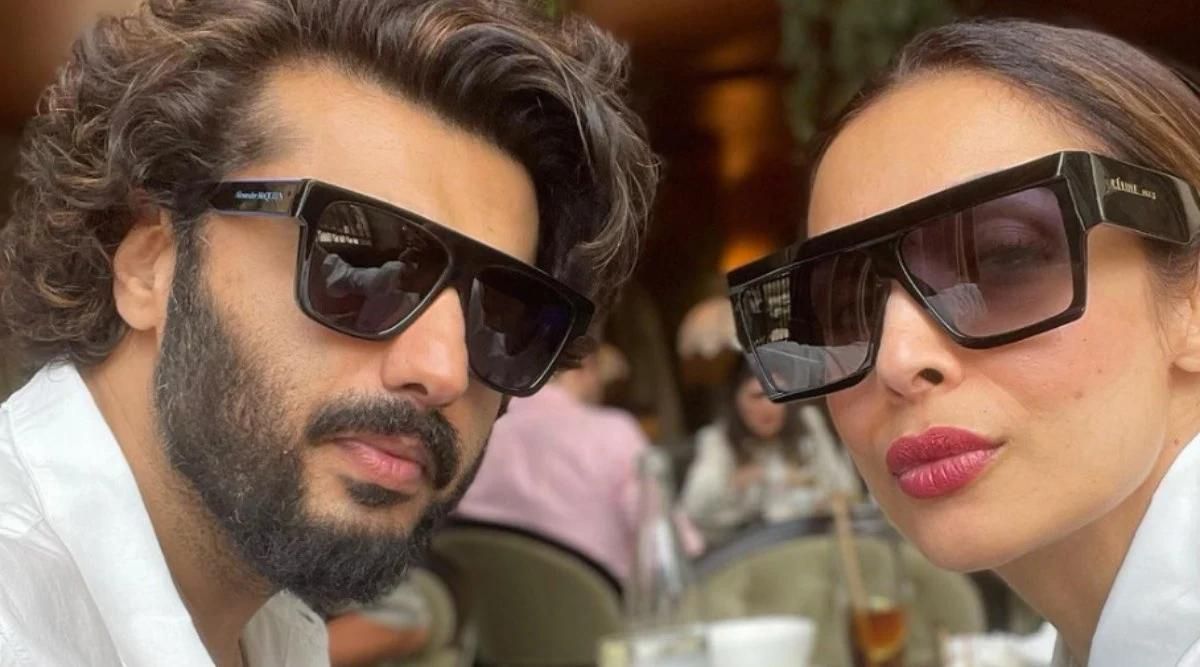 Malaika Arora and Arjun Kapoor jet off to undisclosed location for New Year  celebrations, watch video | Entertainment News,The Indian Express