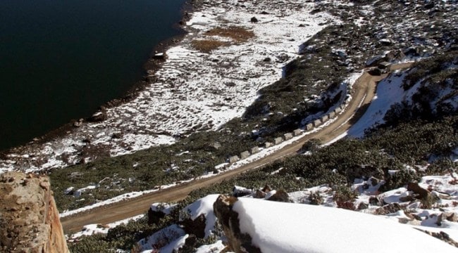 A view of the road on the way to the Line of Actual Control, at the India-China Border in Tawang, in the northeastern Indian state of Arunachal Pradesh, Monday, Oct. 30, 2006. (AP/File)