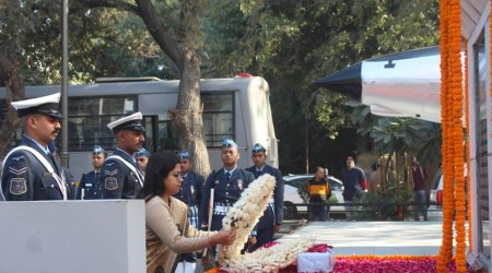 Deputy commissioner Surabhi Malik along with AOC Sandeep Chaudhary paid tributes to him by laying wreaths. (Express Photo)