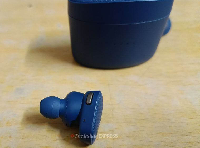 Yamaha TW-E5B wireless earbuds